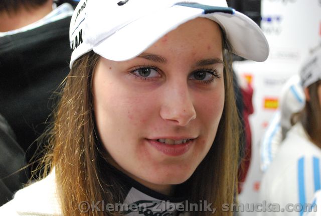 033 Eva Logar
